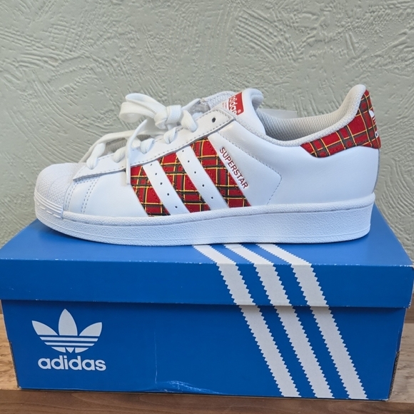 Adidas Women's Superstar White with Red Stripes Sneakers. Size 7 - Picture 4 of 6